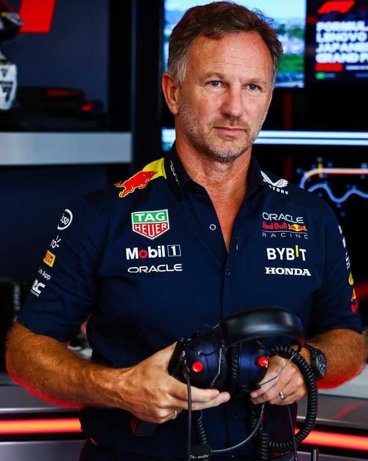 A Red Bull csapatfőnökét, Christian Horner 20 év után menesztették a csapattól