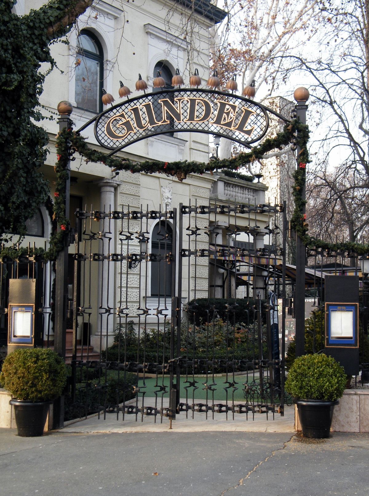 Must Visit Hungarian Csárdas in Budapest: Traditional Flavours Every Tourist Should Experience