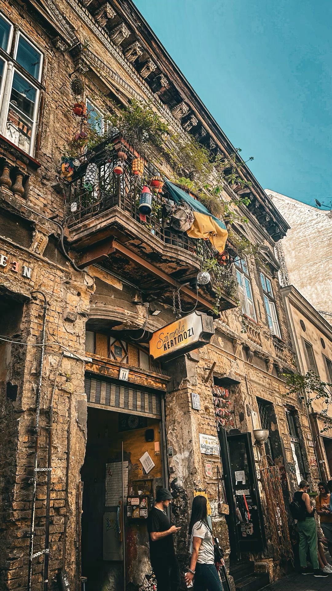 Budapest’s Ruin Bars: The Unique Nightlife Experience You Can’t Find Anywhere Else